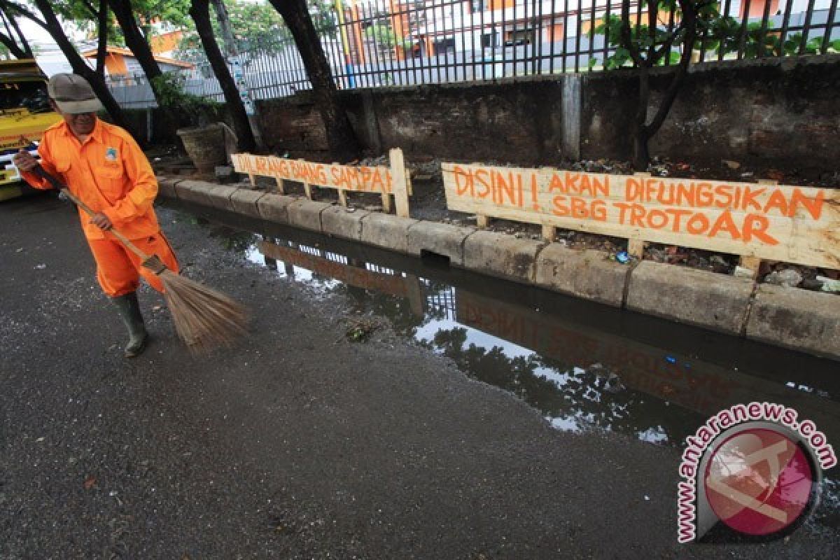 Ribuan Petugas Bersihkan Sampah Di Kota Bogor