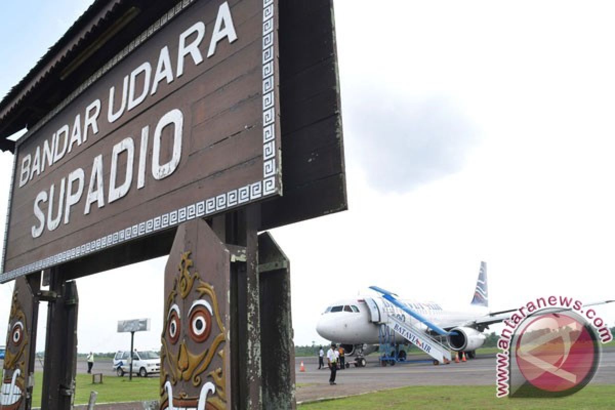Maskapai tunda penerbangan akibat landasan Supadio tergenang