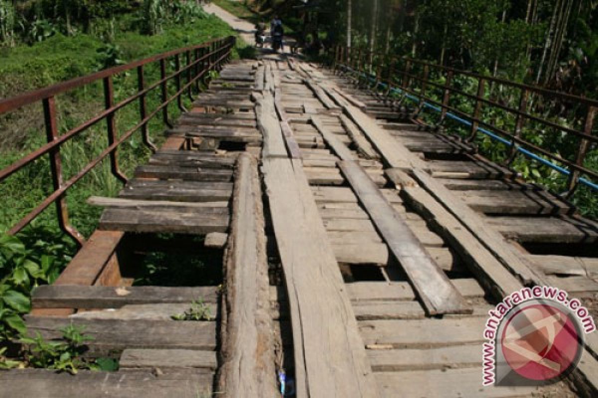 Jembatan Talekoi-Bundar Barsel Perlu Perbaikan 