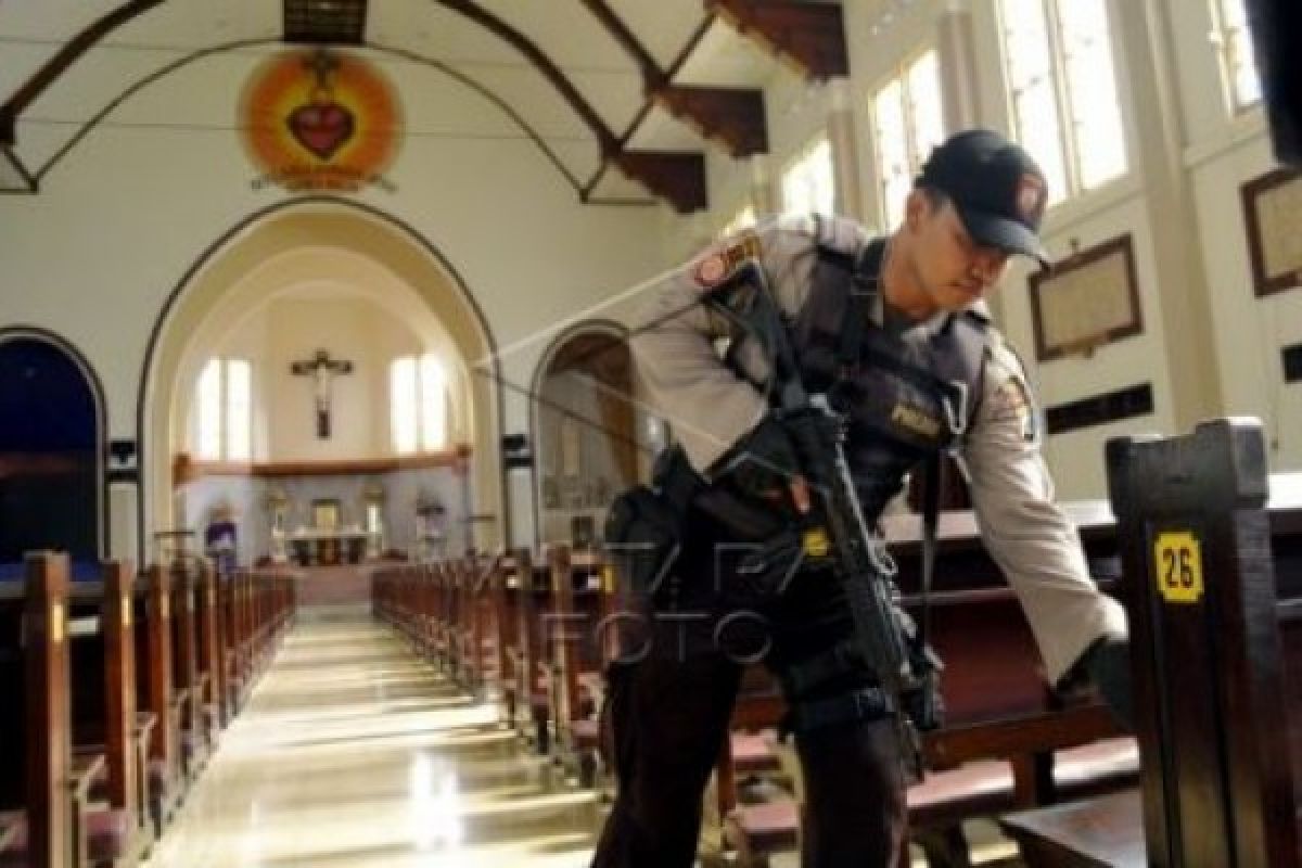 Polrestabes Semarang kawal pelaksanaan ibadah Minggu sore