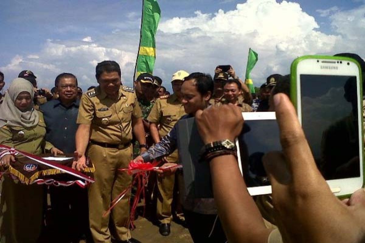 Bupati Kolaka Resmikan Jembatan dan Jalan 