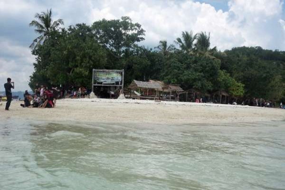 Objek Wisata Pulau Tangkil Dibanjiri Pengunjung
