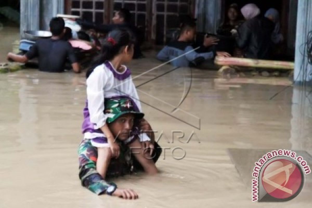 Ratusan Warga Kabupaten Bireuen Mengungsi Akibat Banjir