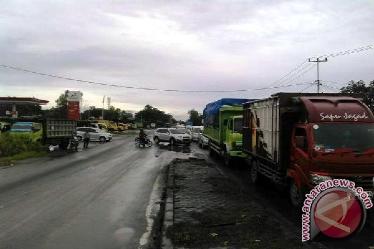 Jalan alternatif hindari kemacetan jalan lintas Sumatera