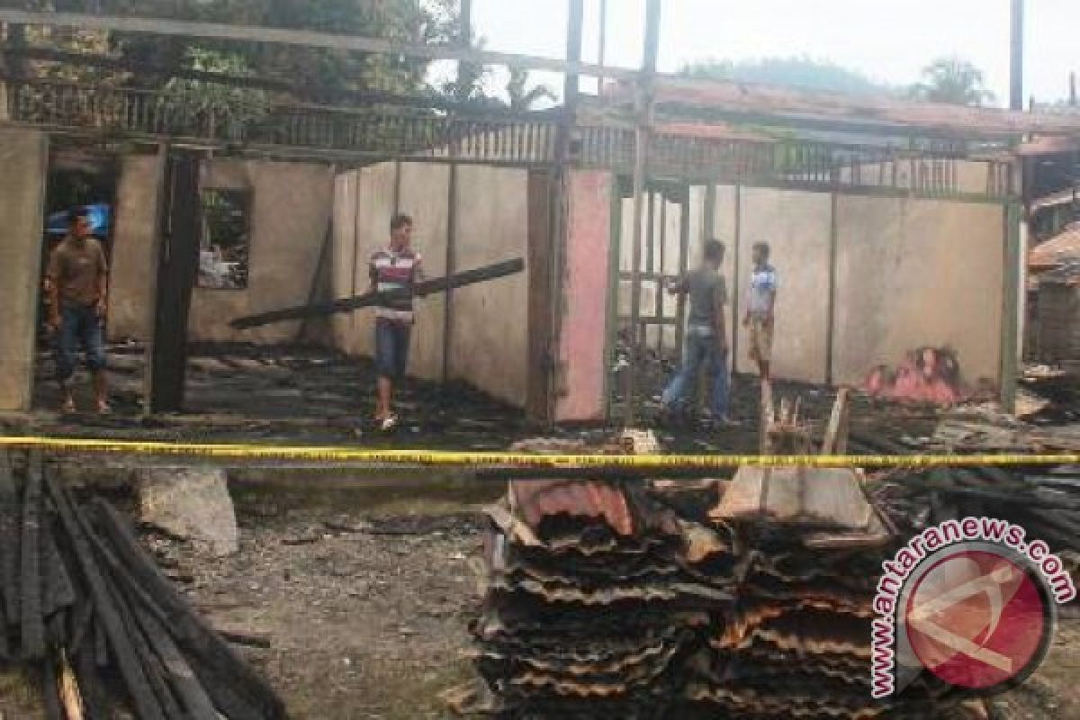 Delapan Rumah Warga Menggamat Hangus Terbakar