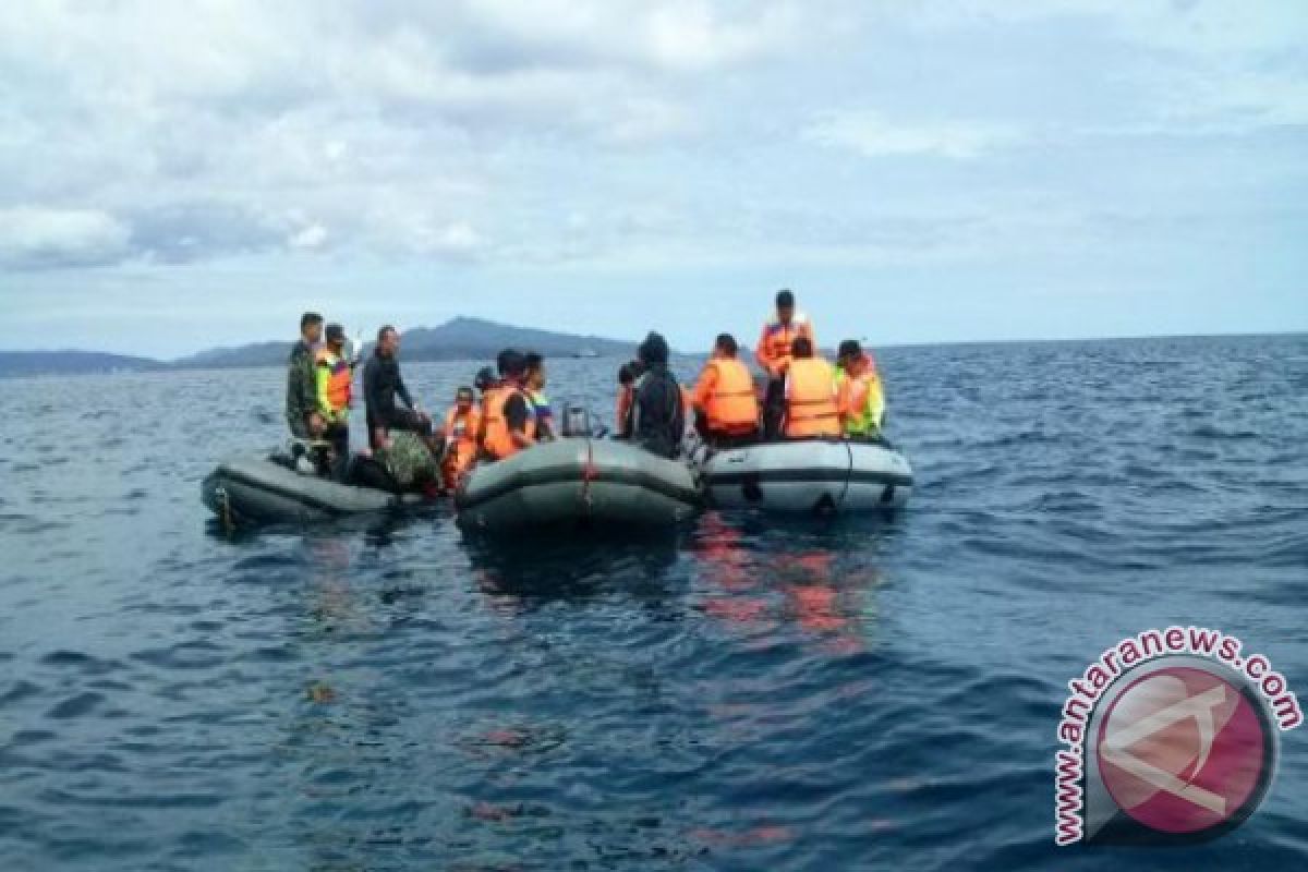 Pertaruhan Nyawa Tim Evakuasi AirAsia di Selat Karimata