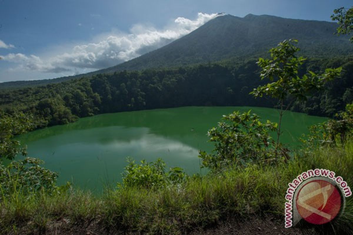 Nono Sampono tentang potensi ekonomi Maluku Utara