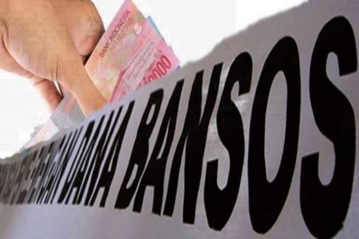 Ribuan rumah warga penerima bansos di Angkola Muaratais diberi tanda stiker