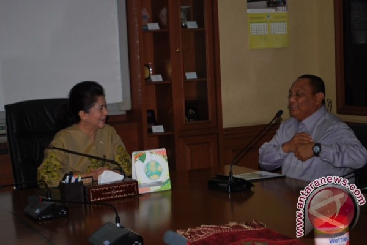 Gubernur Gorontalo Yakinkan Menkes Bangun Rsud Ainun 