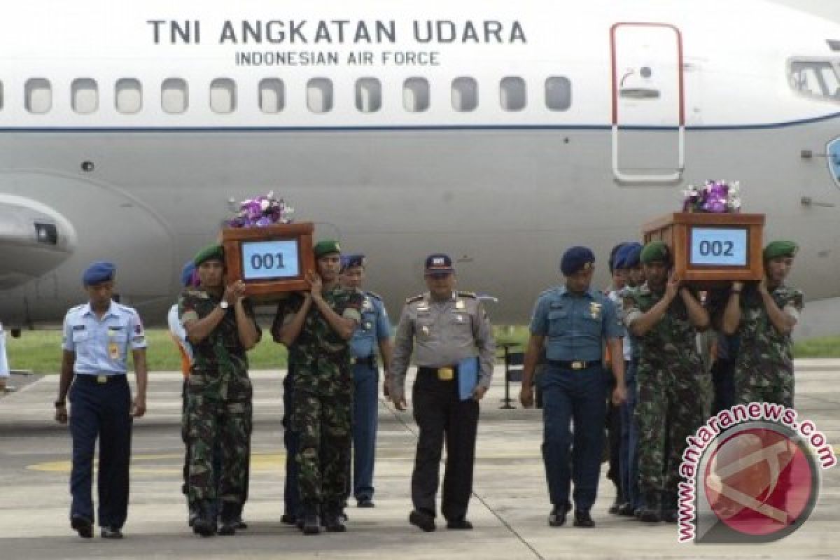 Two bodies of AirAsia QZ8501 victims arrive in Surabaya