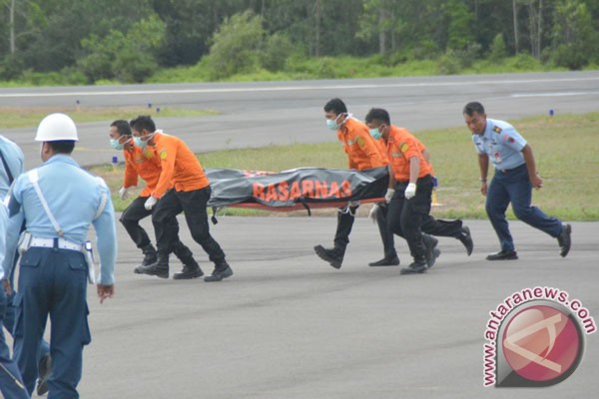 Dua jenazah AirAsia QZ8501 sudah diterima Gubernur