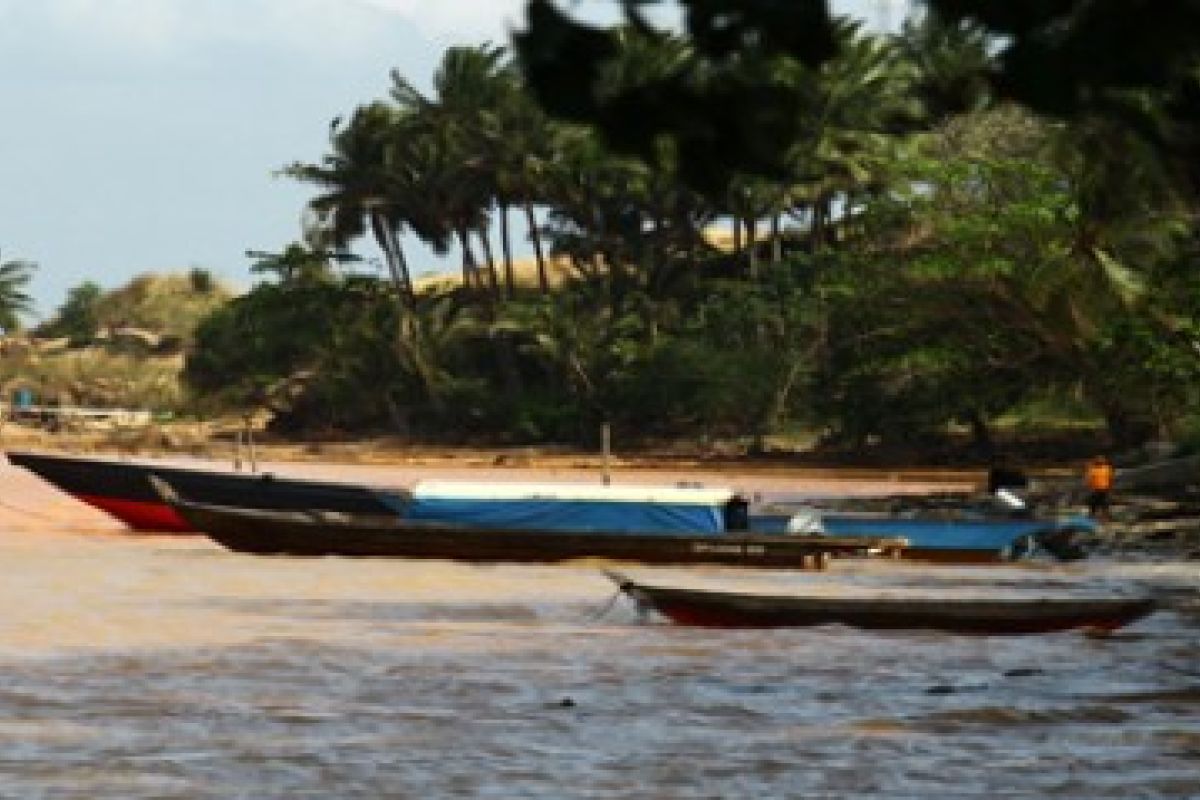 Nelayan Batam urung melaut karena arus deras