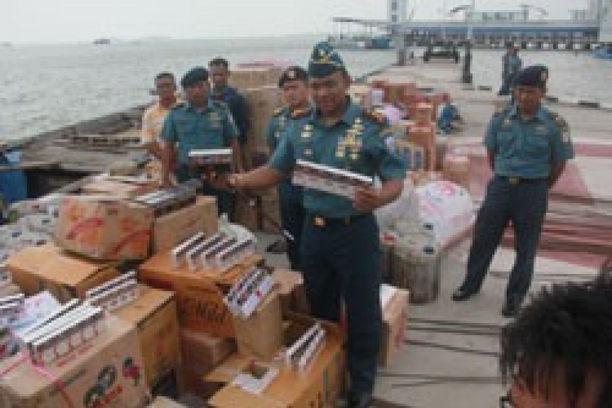 Lanal Karimun Tangkap Kapal Rokok