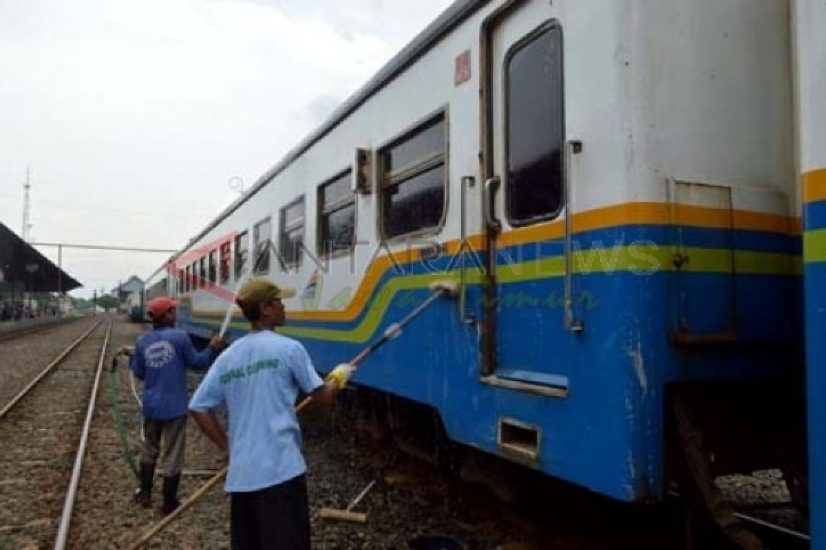 Kebakaran Atap KA Gaya Baru, Akibatkan Penundaan Perjalanan Dua Jam