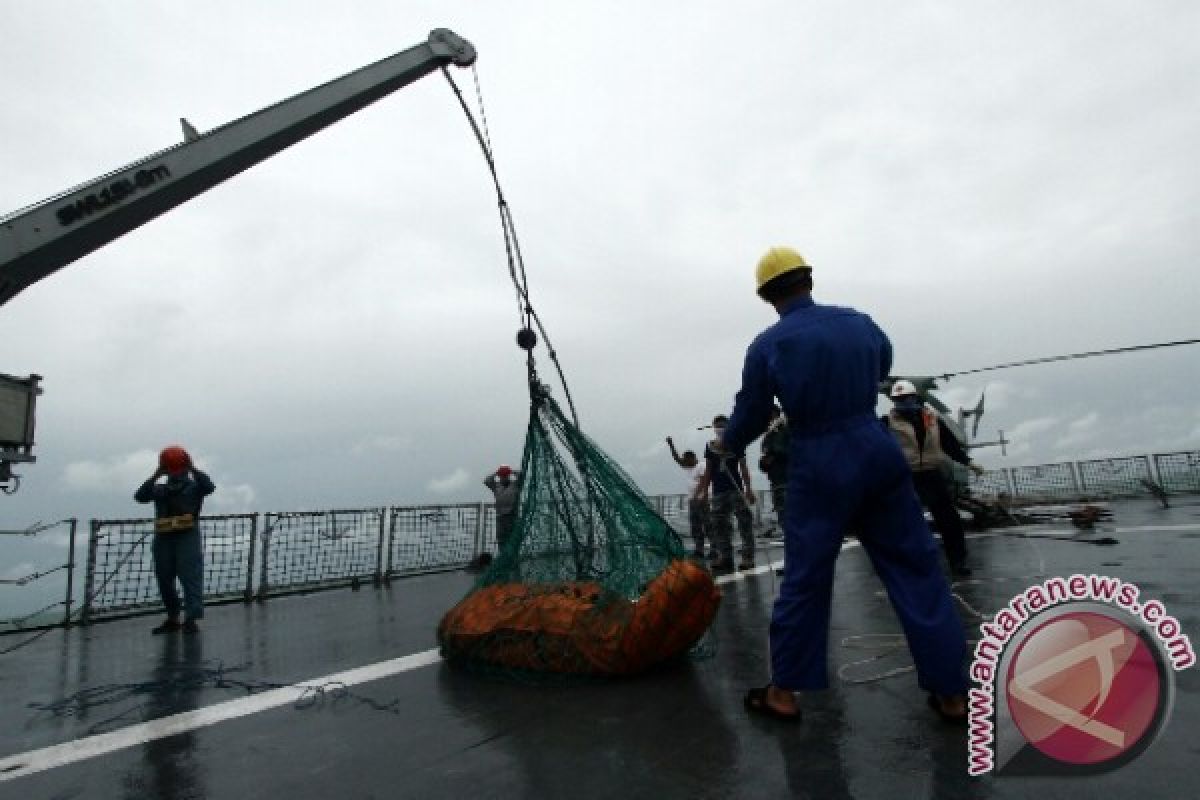 Menjaga semangat demi mencari AirAsia QZ8501