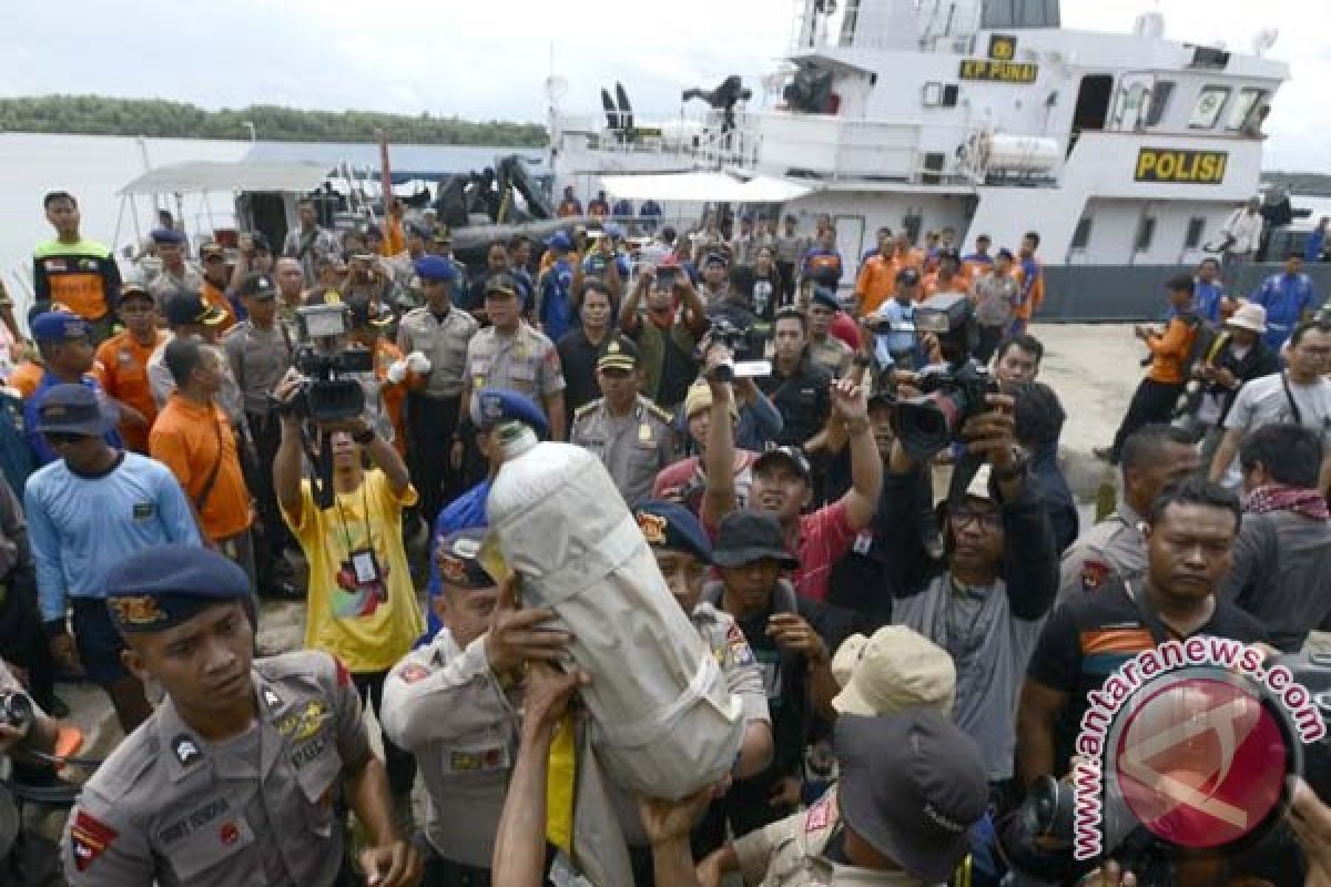 Keluarga pramugrari AirAsia Khairunisa siapkan pemakaman