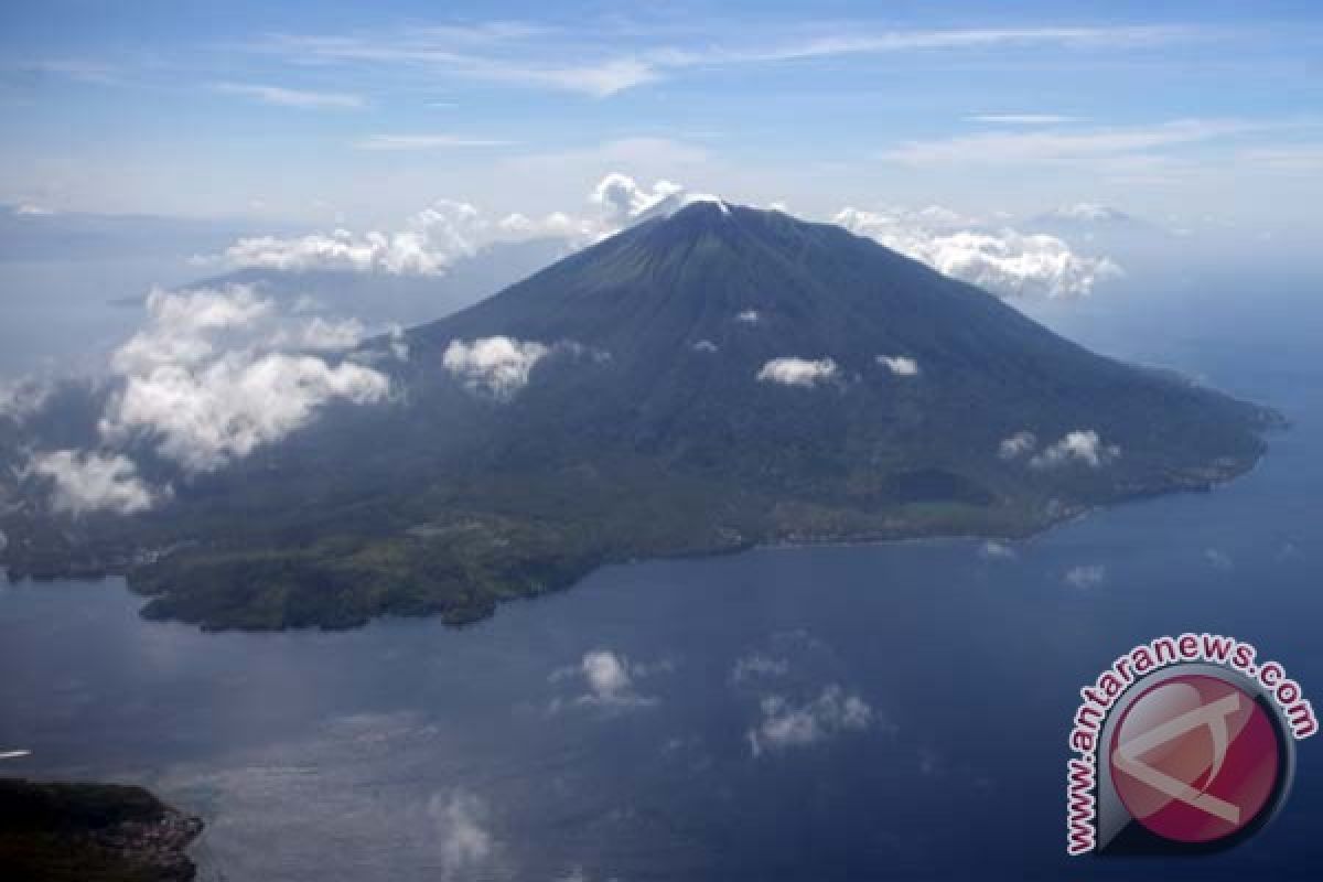 Begini tata cara mendaki Gunung Gamalama menurut tradisi