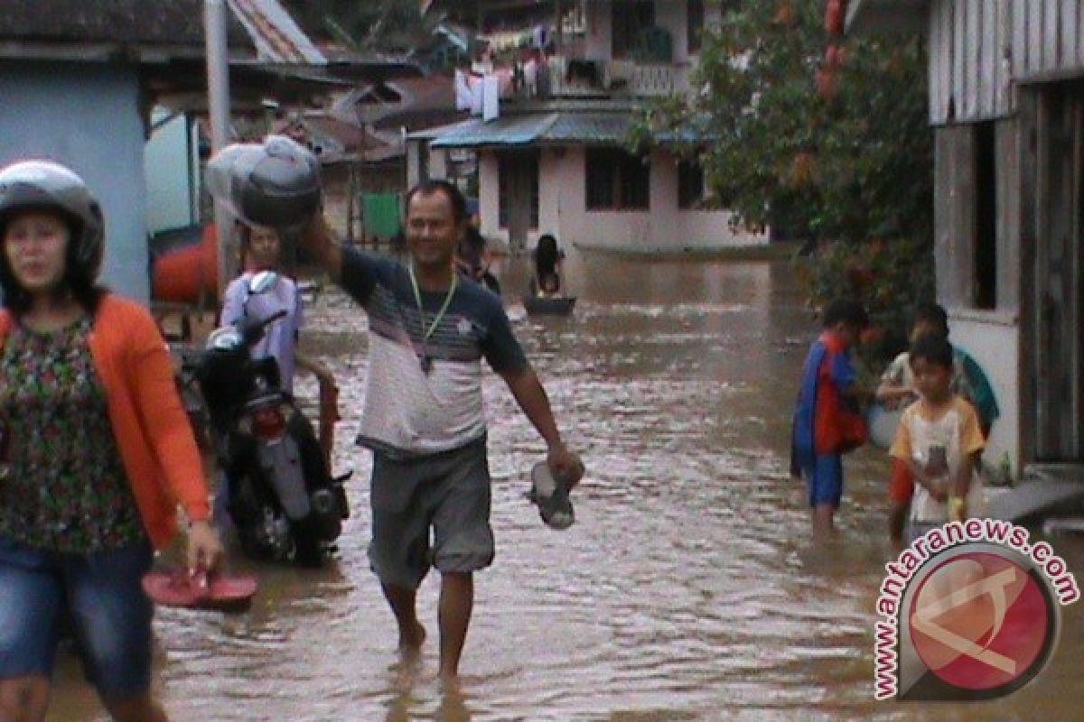 Sambut Tahun Baru, Sebagian Warga Landak Masih Kebanjiran