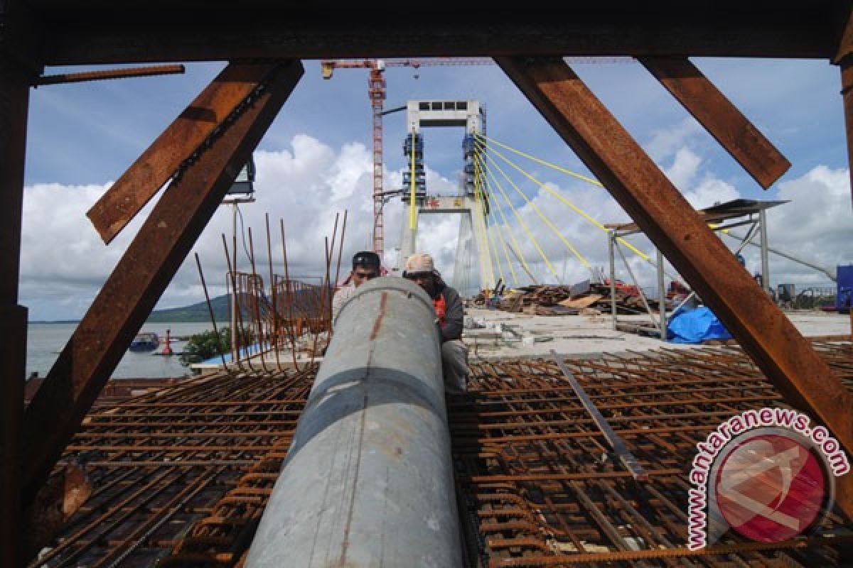 Jembatan Soekarno diuji coba sebelum diresmikan Presiden