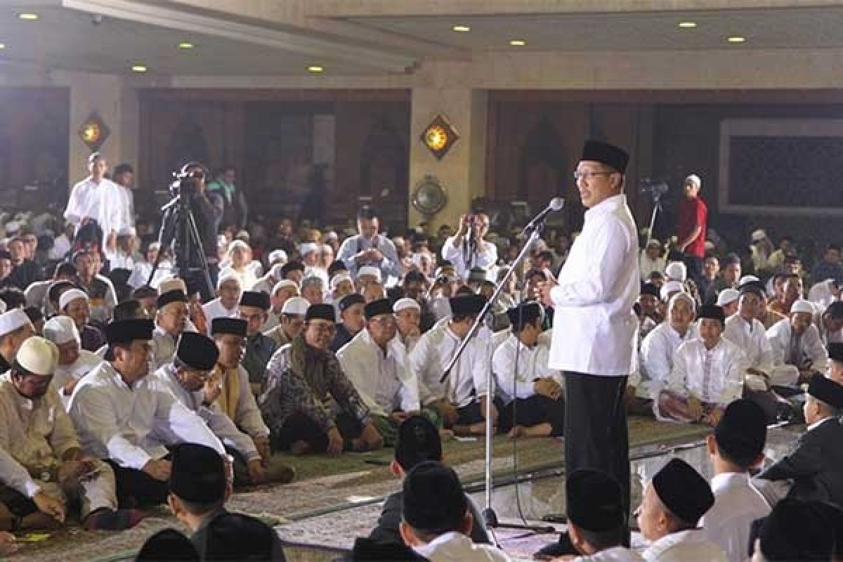 Majelis Zikir : cinta tanah air bagian keimanan