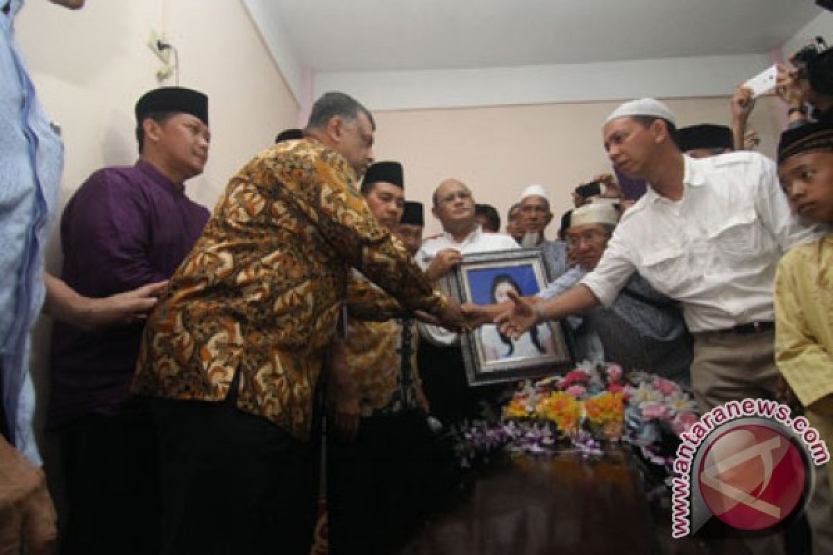 CEO AirAsia ikut makamkan Khairunisa di Palembang
