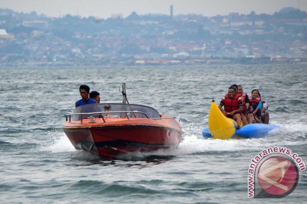 Muncak teropong laut Lampung dipadati pengunjung