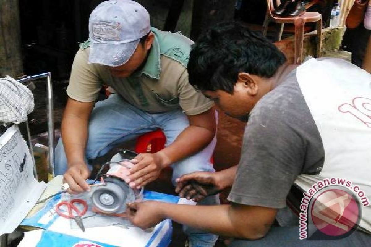 Bupati Sumsel ikut lomba asah batu akik