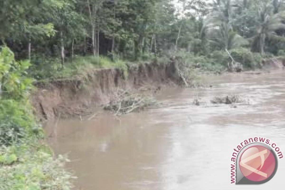 Warga Desa Kedondong OKU terancam tanah longsor