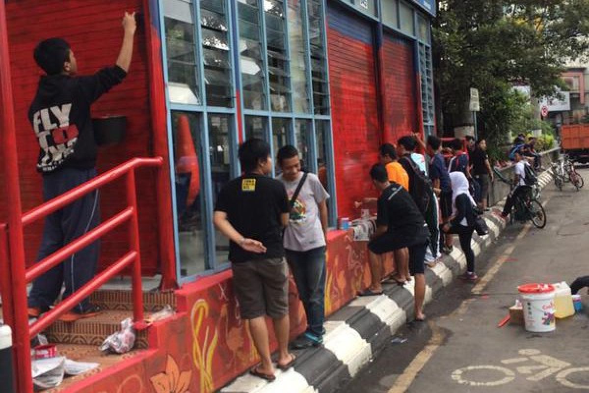 Pelajar Adh Dhuha Solo Bersihkan Shelter BST