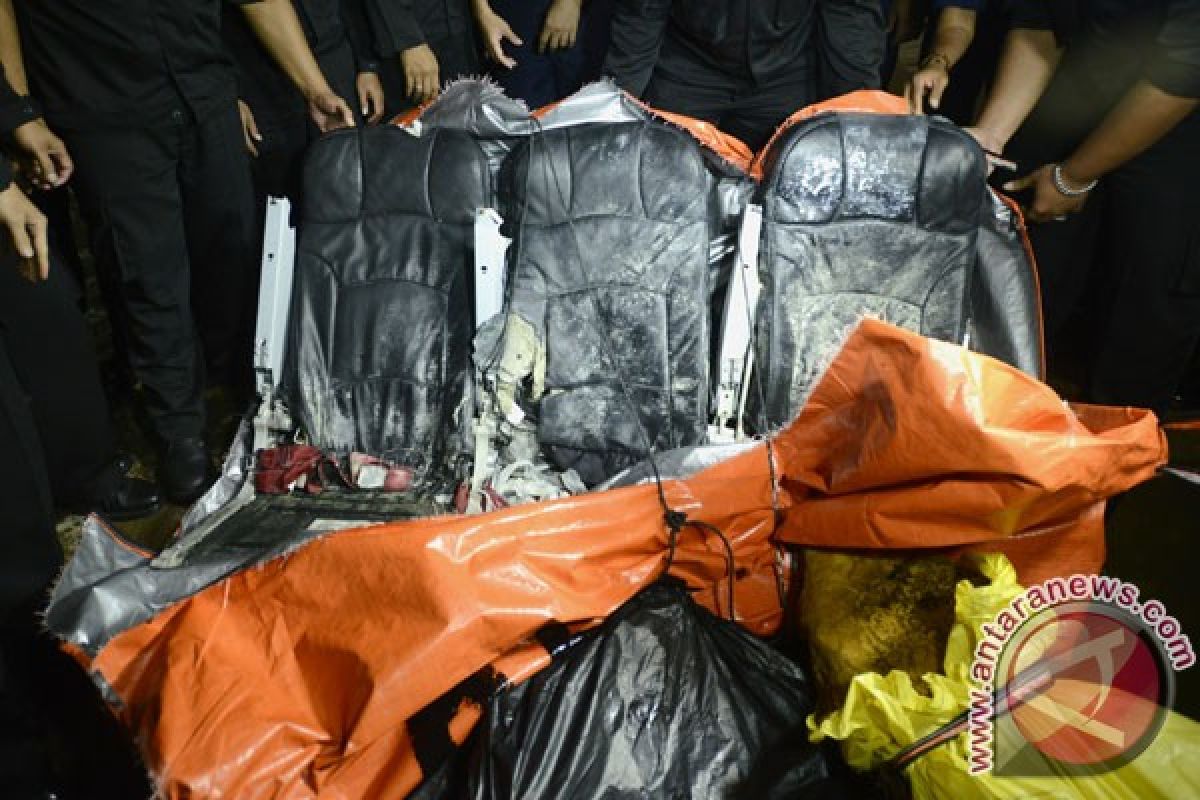 Kursi penumpang dilaporkan ditemukan bersama tiga jenazah