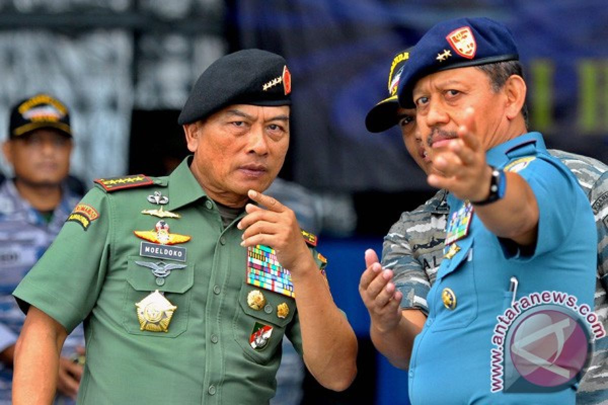 Panglima TNI gunakan Seahawk pantau evakuasi AirAsia