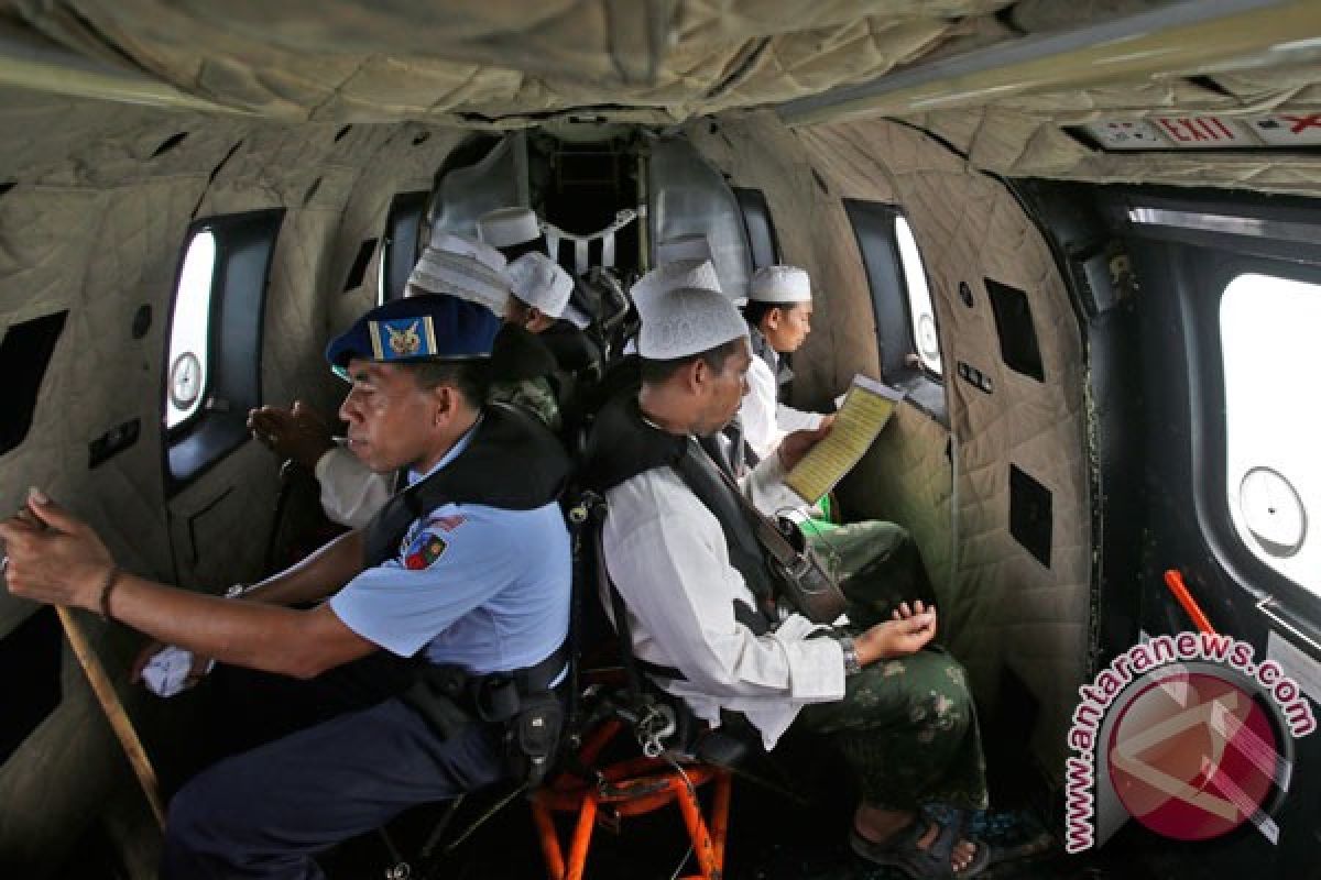 Tokoh agama berdoa di laut minta cuaca bersahabat