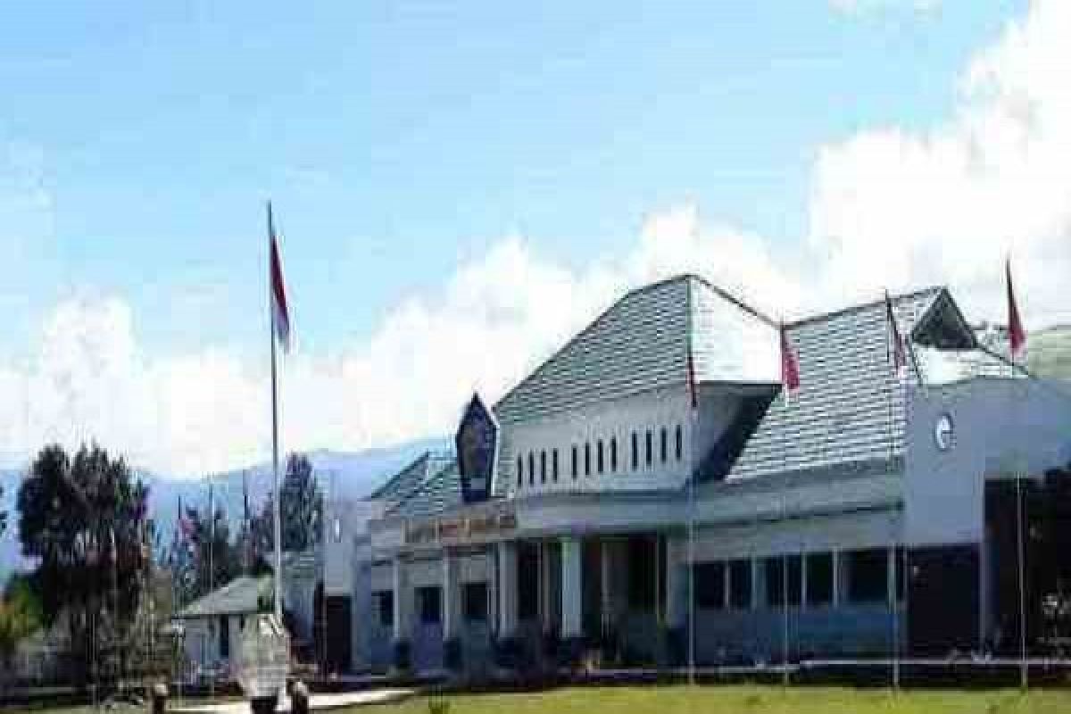 Bupati Jayawijaya diminta klarifikasi anggota dewan berstatus PNS