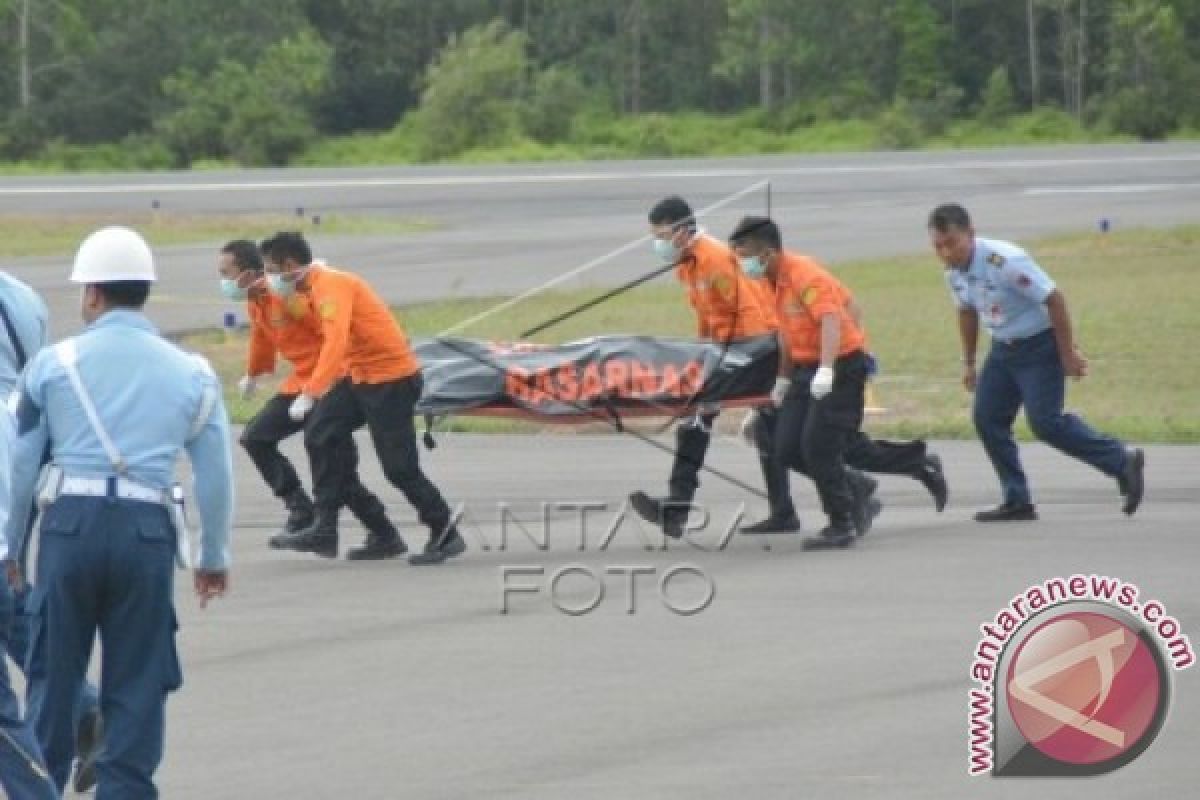 Enam korban ditemukan di badan pesawat AirAsia