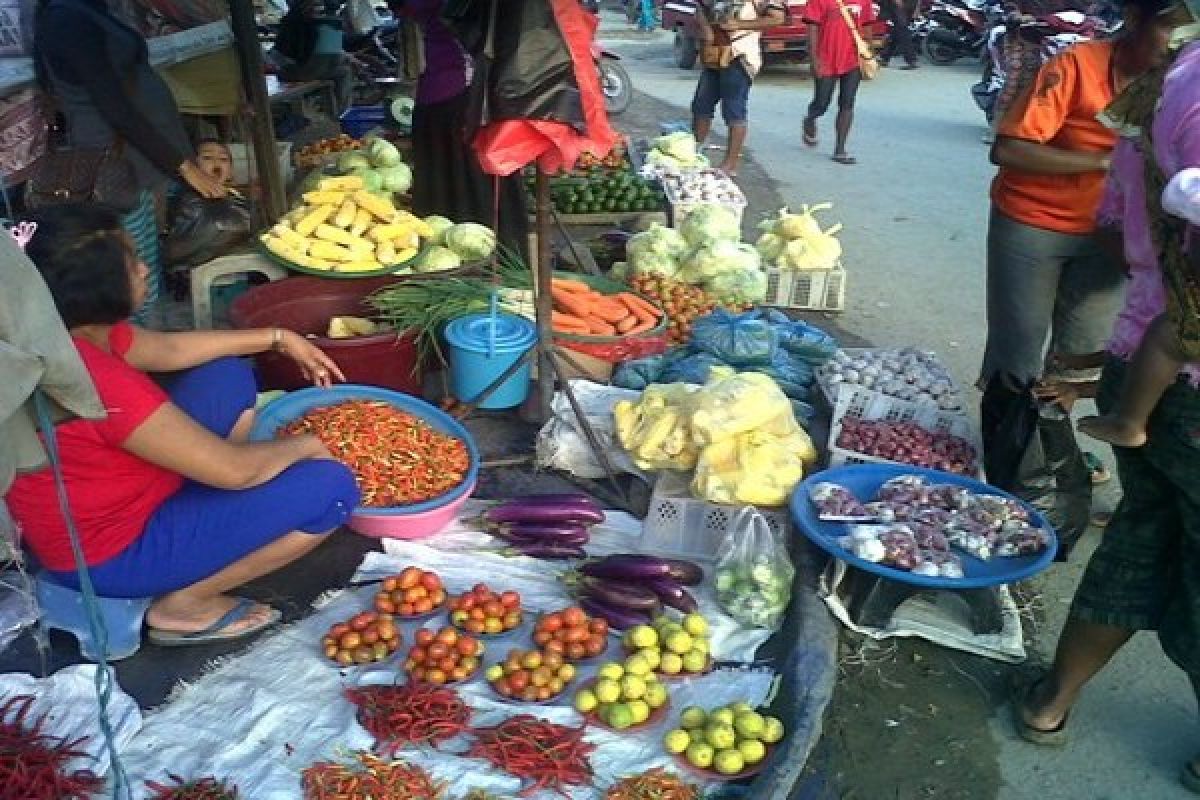 Pemkab Jayawijaya tertibkan PKL di tepi jalan