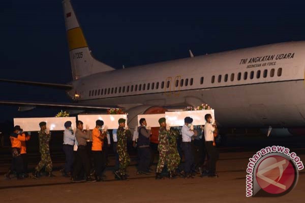 Tujuh jenazah AirAsia tiba di RS Bhayangkara