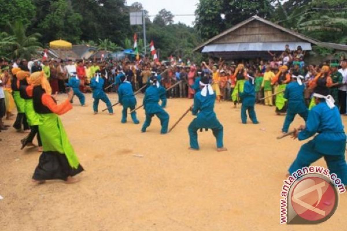 Rumah Tradisional Suku Jering Meriahkan Festival Menumbing