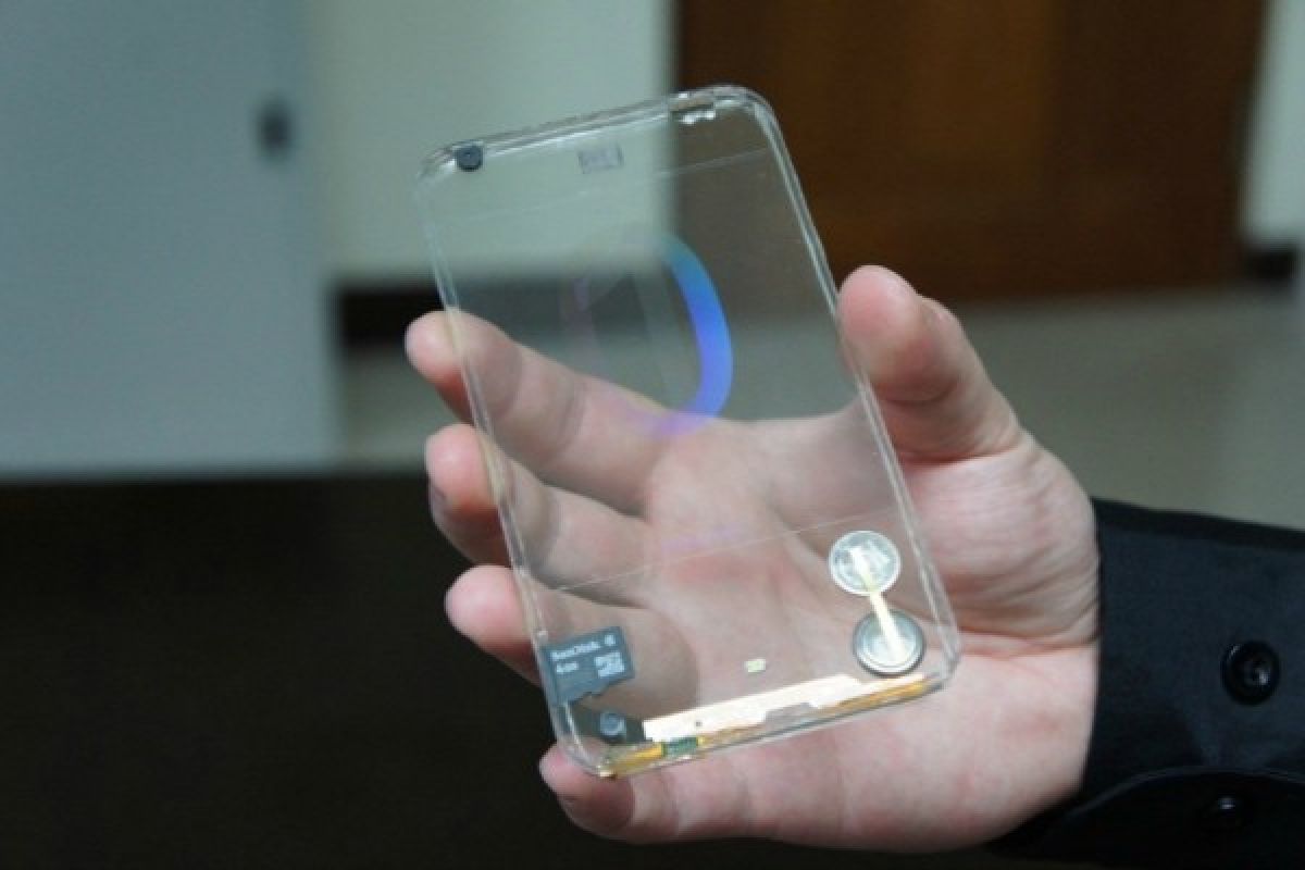 Pemakai Smartphone Transparan Samsung Hanya Tony Stark