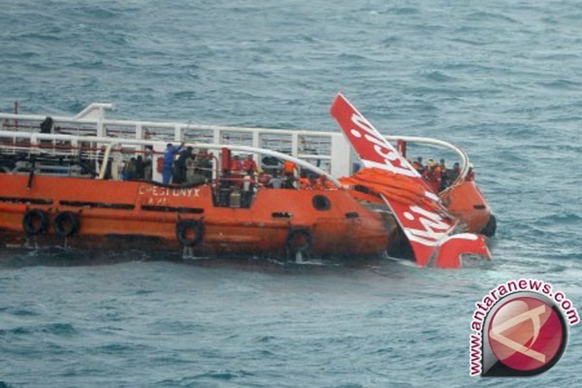 AirAsia Flight's Tail Successfully Lifted