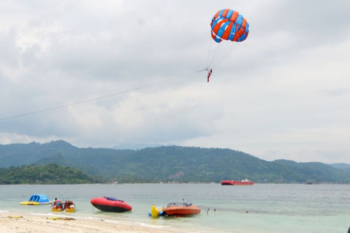 Lampung Giat Kembangkan Wisata Bahari