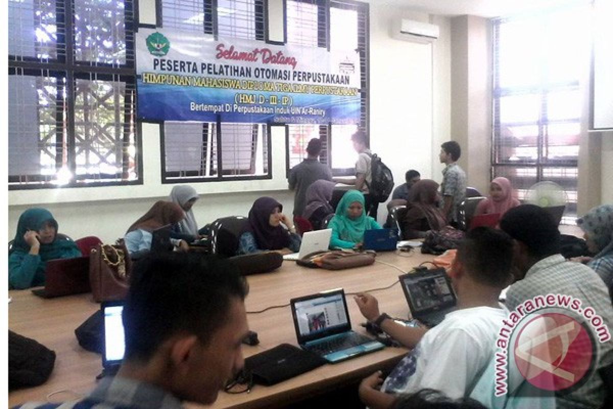 Mahasiswa D3 Ilmu Perpustakaan UIN Ar-Raniry Dibekali Pelatihan SLiMS