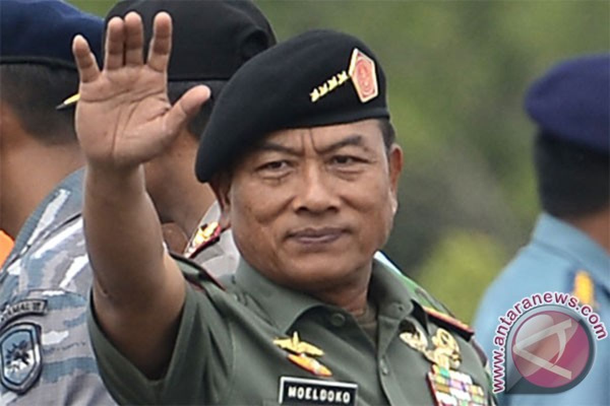 TNI Commander receives black box of AirAsia QZ8501