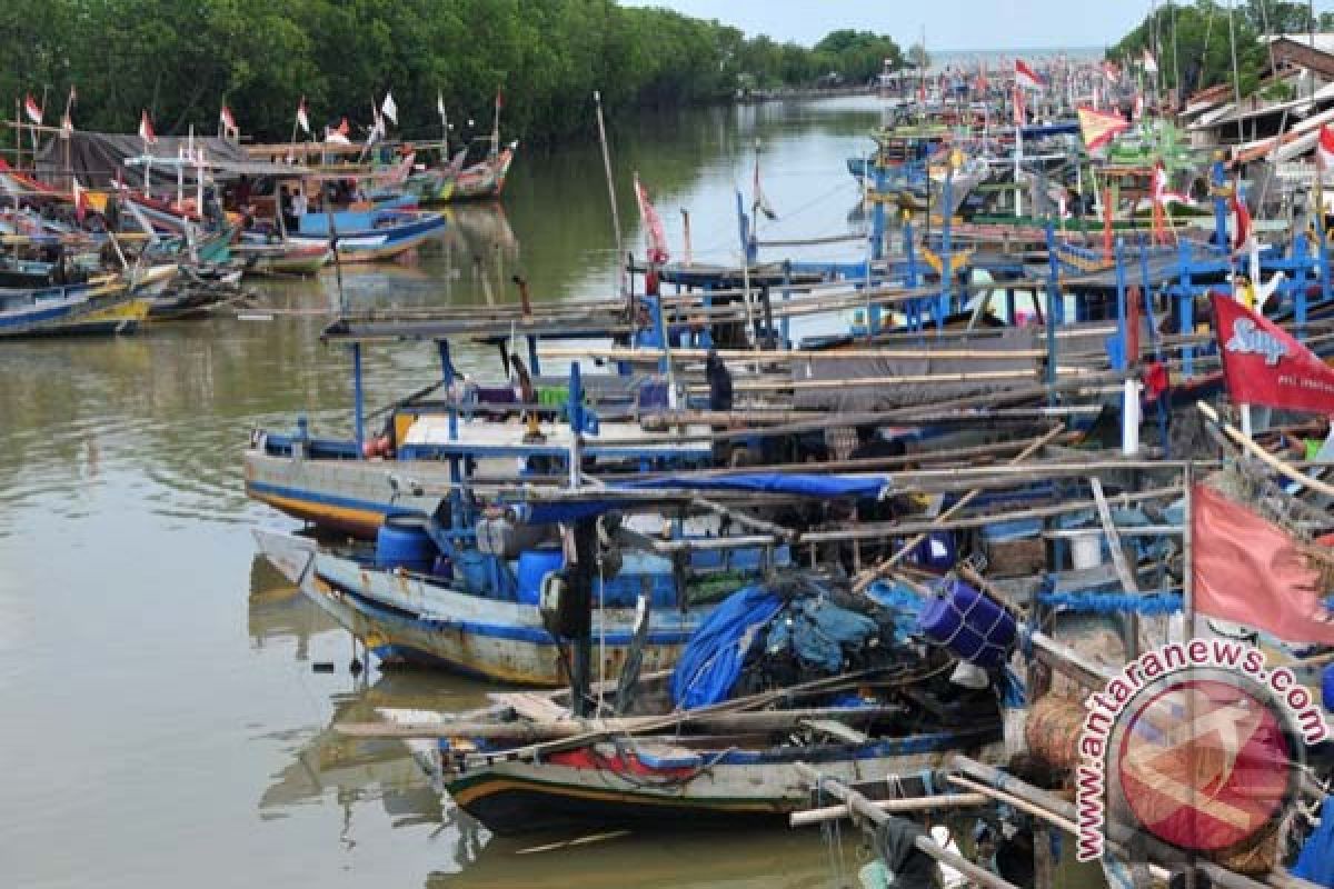 Nelayan Bengkulu tunda melaut akibat badai