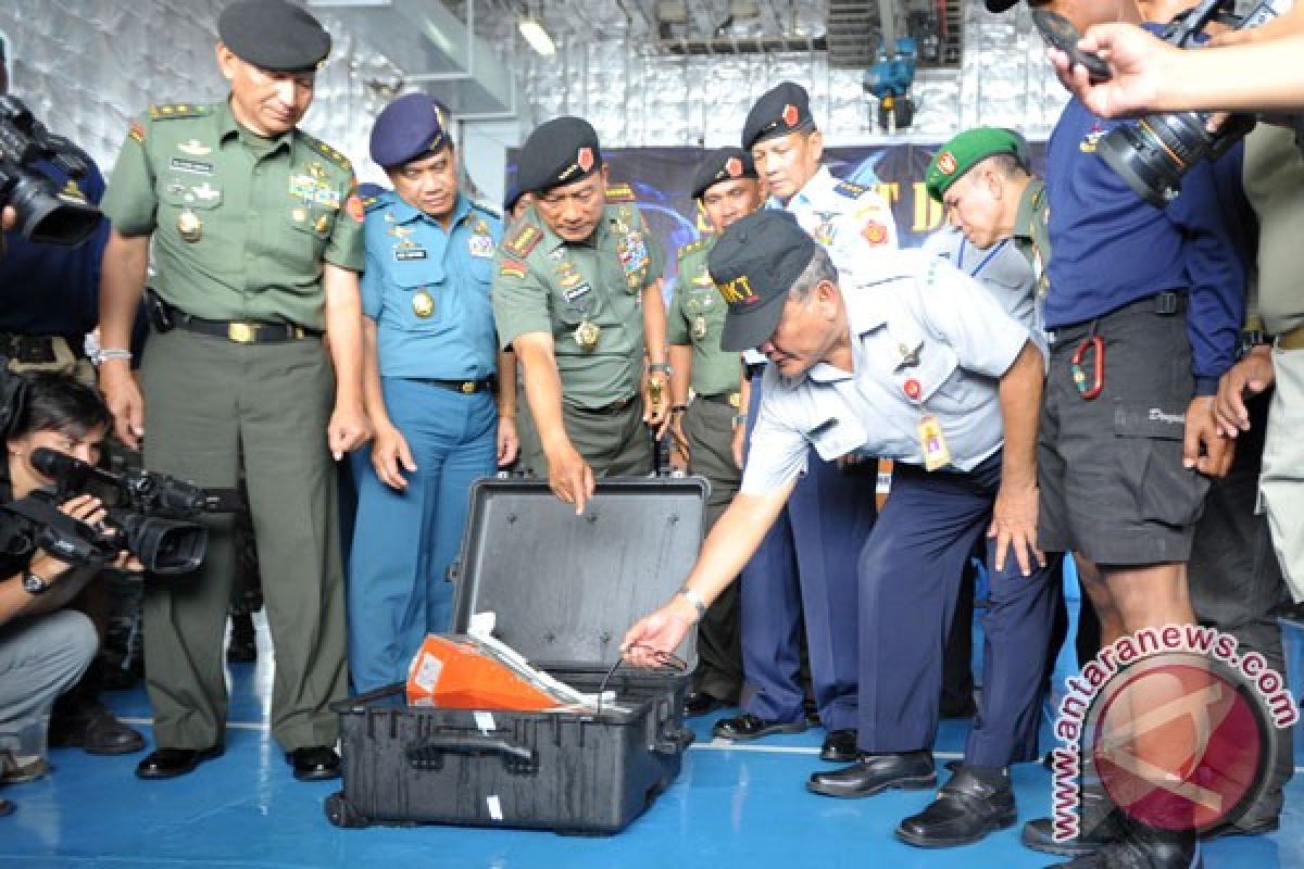 Indonesian military commander reveals black box of AirAsia QZ8501