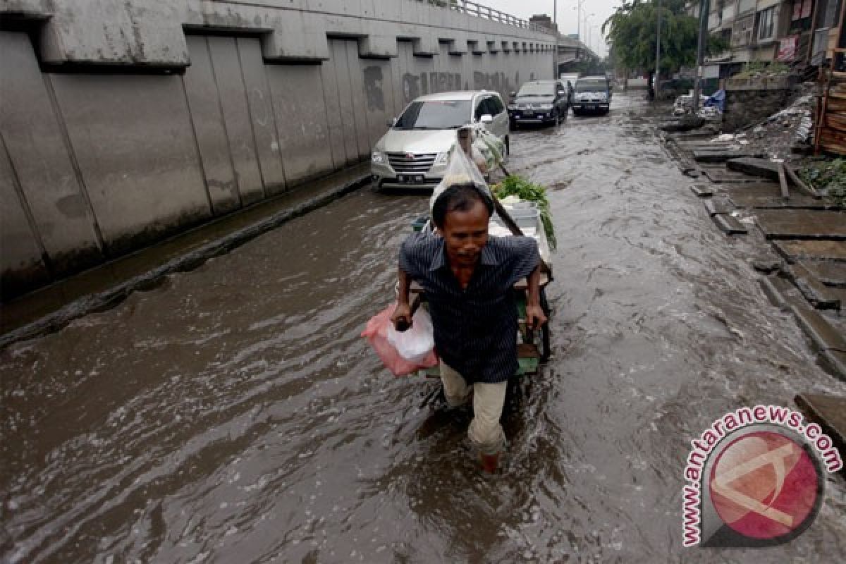 DKI fokus bangun tanggul pantai 32 km