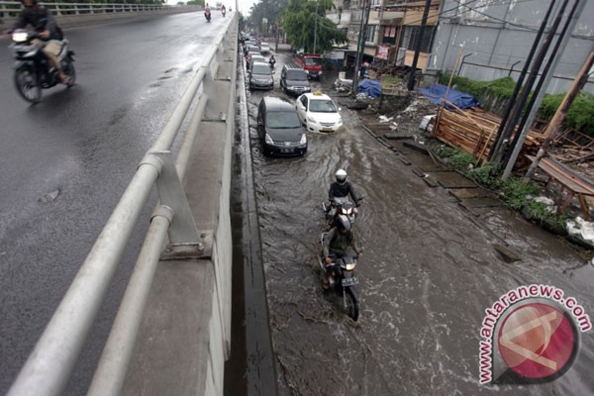 Ketinggian air pos Depok berstatus siaga tiga