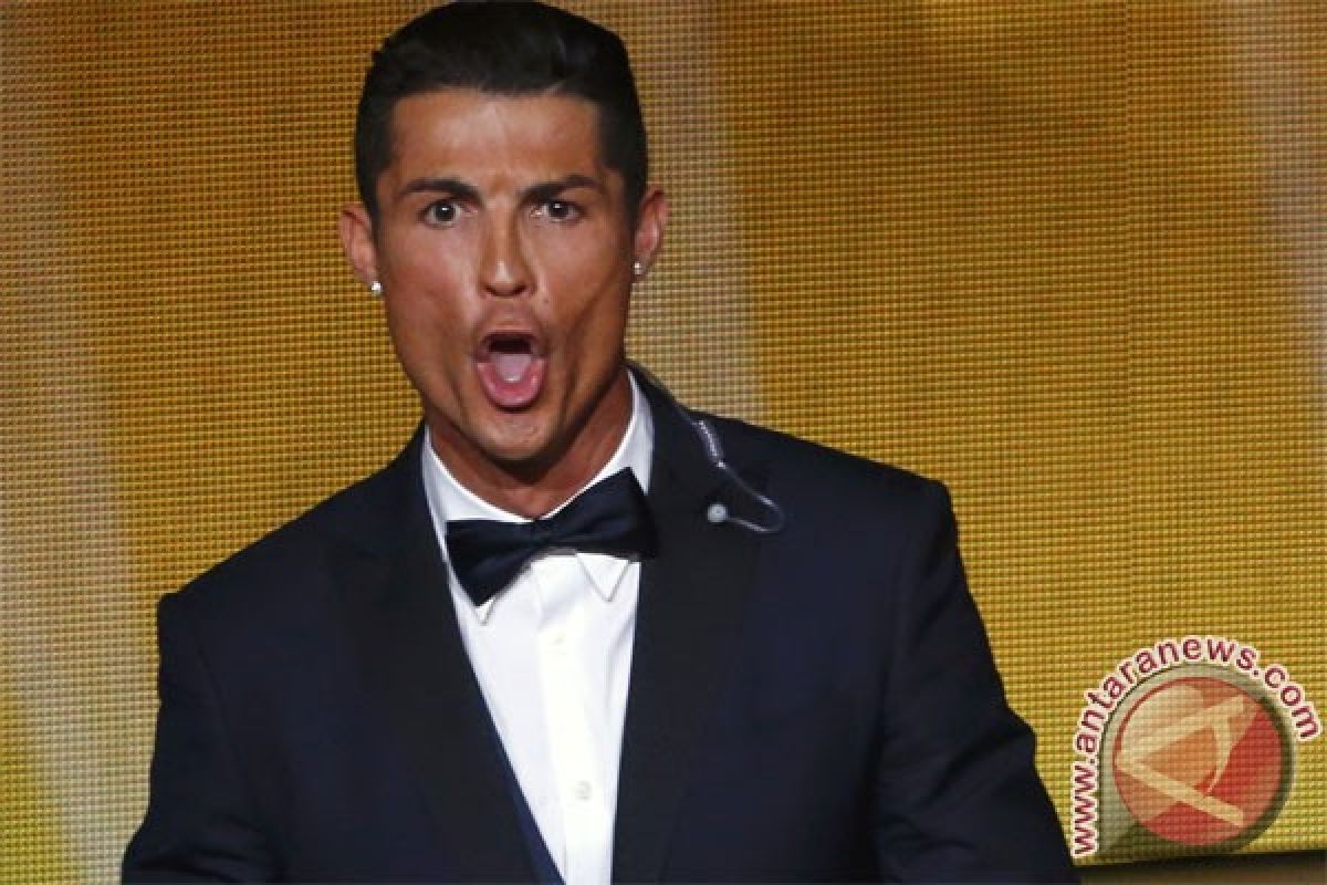 Ronaldo berambut emas jelang malam penghargaan Ballon d'Or 2016