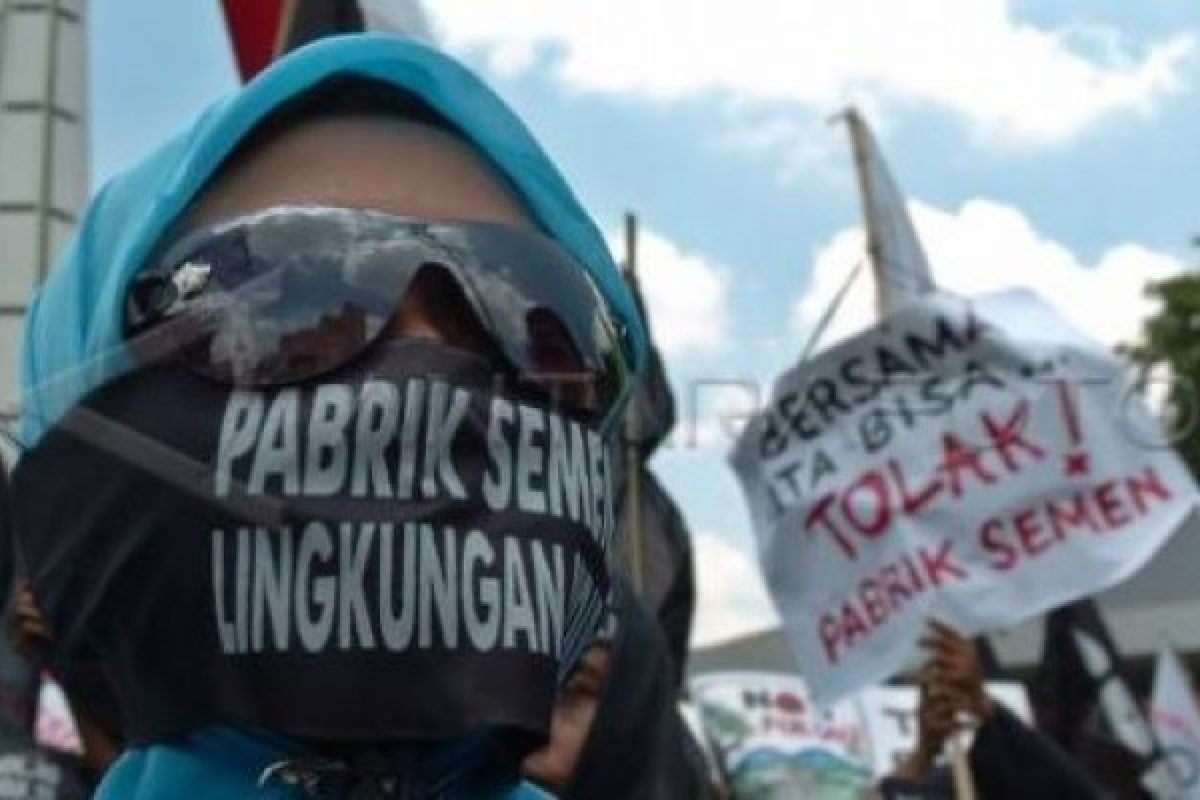 Warga Pati Tuntut Pencabutan Izin Lingkungan Pabrik Semen
