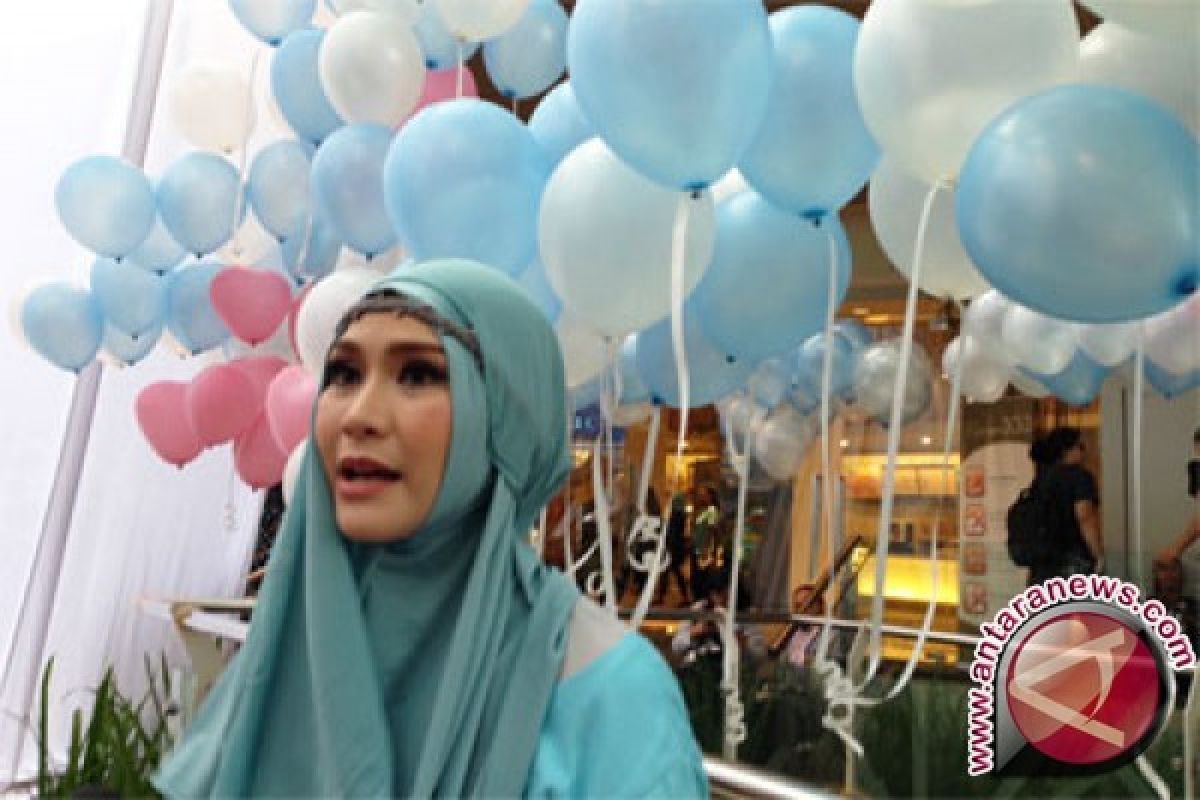  Zaskia Dan Hanung Deg-Degan Garap Film "Hijab"