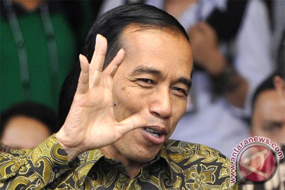 President Jokowi shares spirit of giving in Aceh`s fishermen village